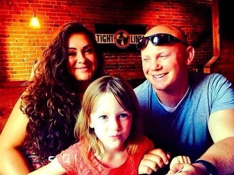 staff sergeant steven smiley with wife and daughter