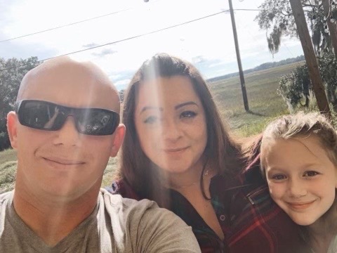 staff sergeant steven smiley with wife and daughter outside